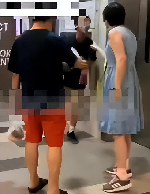男子大骂华人夫妻不戴口罩，新加坡还要戴口罩？