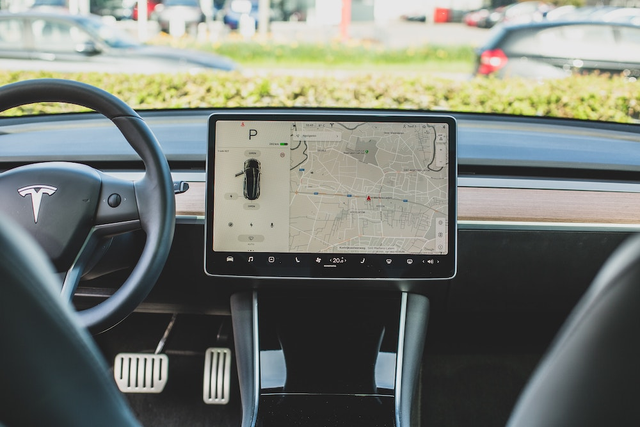 特斯拉在泰国推出Model 3 和 Model Y；苹果将为 Apple Music 推出卡拉 OK 功能 | 晚报