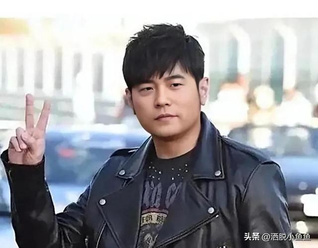 周杰伦新加坡演唱会来了并和刘畊宏晒照瘦身成功