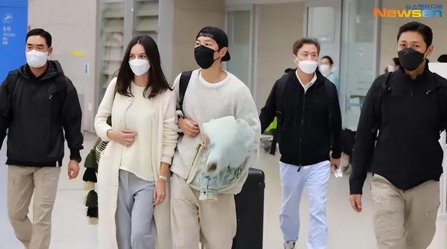 离婚3年 宋仲基首公开认爱 女方是圈外英国人