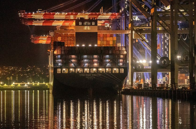 美国集装箱进口量在年底暴跌