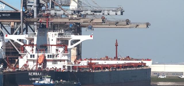 一前往青岛散货船在新加坡被扣两天后获释