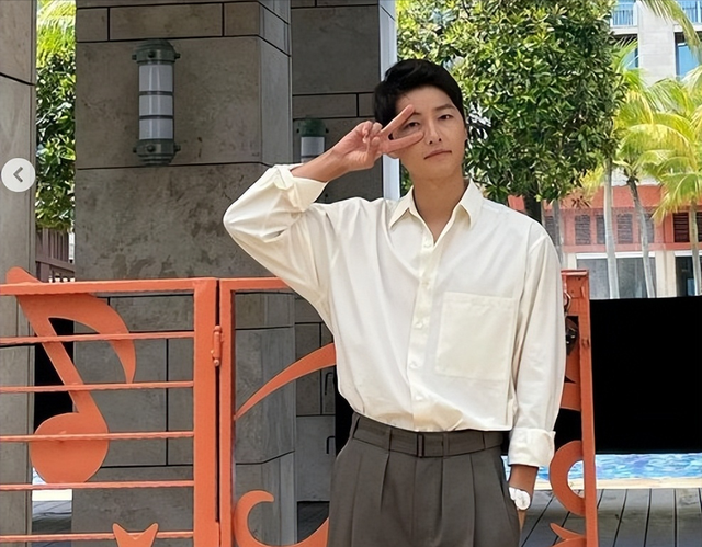 宋仲基大方认爱英国女子，两人感情稳定抽空约会
