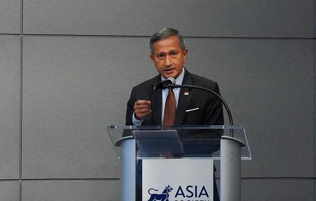 对美亮明挺华立场后，新加坡外长表态：中新两国是兄弟