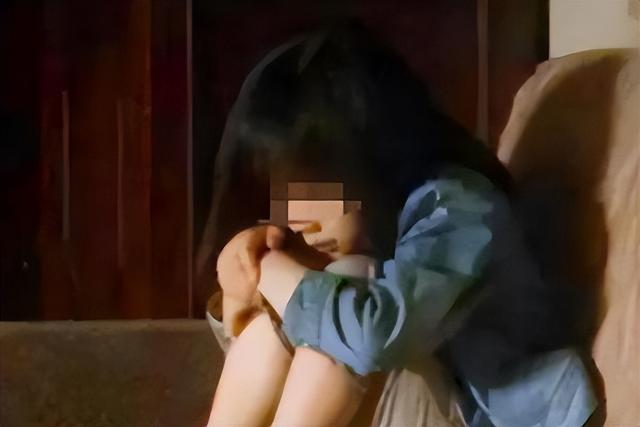 新加坡虎妈不满15岁女儿发生X行为，狠心用刀刺伤女儿