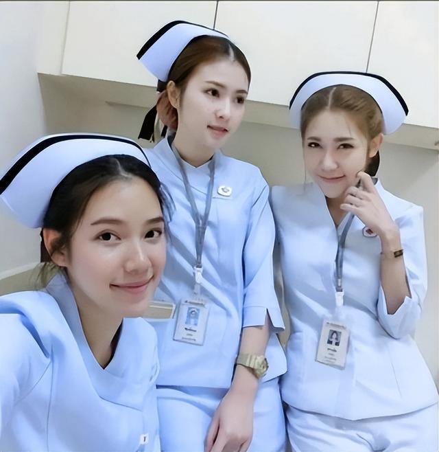 中国护士分享新加坡工作痛苦经历上热搜，“我不想再做护士了”