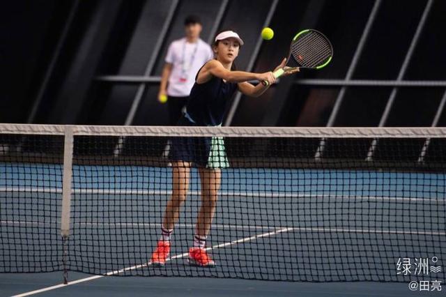虎父无犬女，田亮女儿田雨橙参加新加坡国际网球赛，首秀取得开门红
