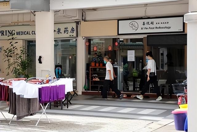 52岁华人大叔冲入新加坡按摩院打砸，这是受了什么刺激？