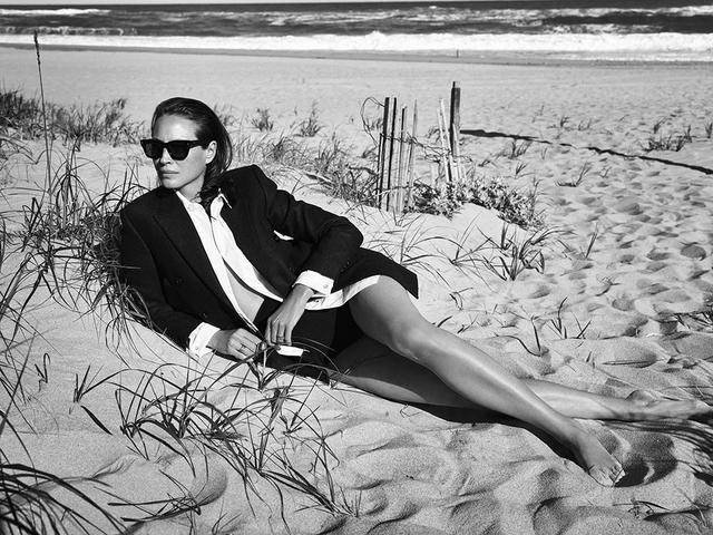 美国超模克里斯蒂·特林顿 ( Christy Turlington ) 拍摄的时尚杂志