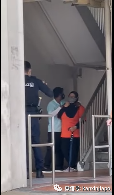 突发！新加坡一男子用刀劫持女子，与警方对峙