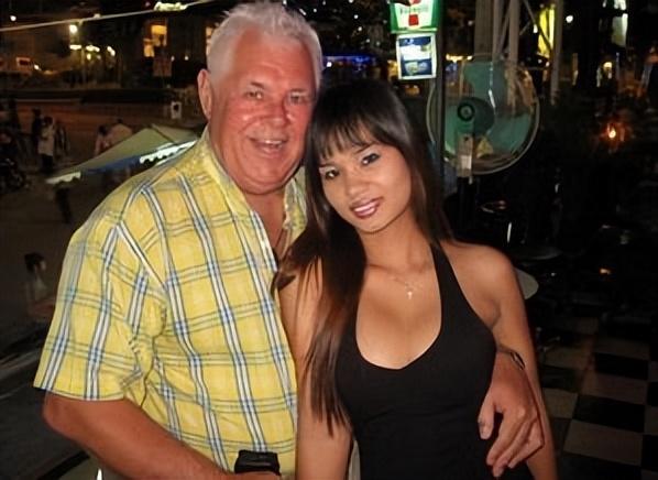 人妖数量超过60万，盛行佛教的泰国，风俗产业为何会如此发达？