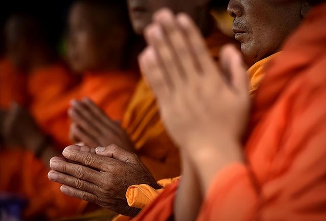 人妖数量超过60万，盛行佛教的泰国，风俗产业为何会如此发达？