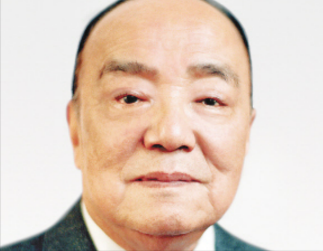 1992年，杨尚昆访问新加坡，席间走到钟亚玲面前：你就是何西施？