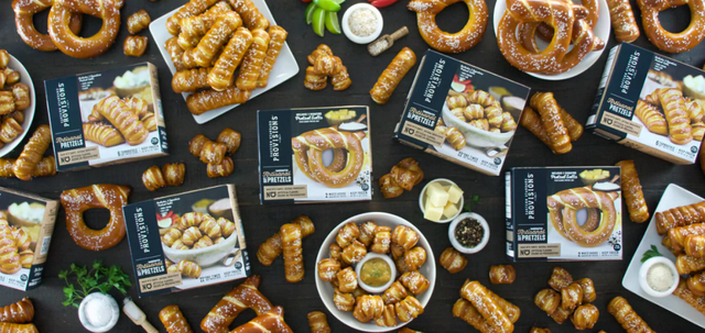 TOPBRAND | 川航集团获50亿注资；粉笔科技港交所定价；瑞幸咖啡或进军新加坡；H&M推出虚拟游戏