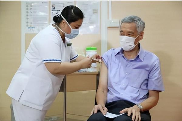 新加坡总理已经“偷摸”打了四剂疫苗，呼吁赶紧接种