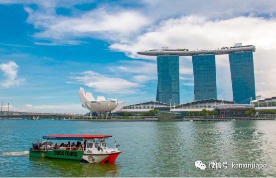 能走又能游！新加坡著名鸭子船，原身竟是二战战舰