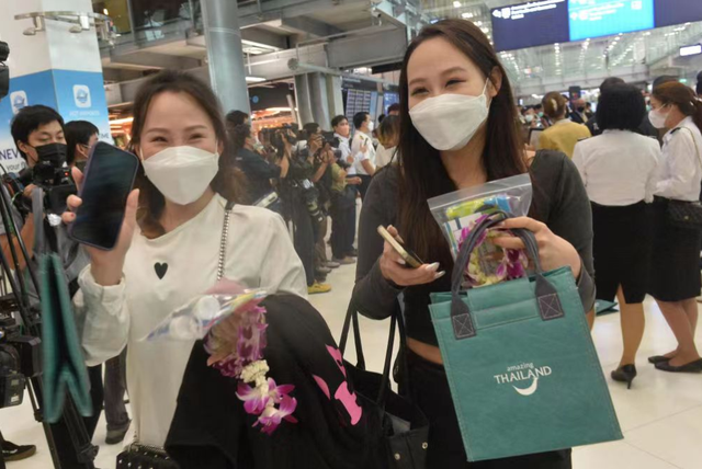 泰国组“强大阵容”在机场欢迎中国游客！日本旅游业者：我们最想要中国游客”！