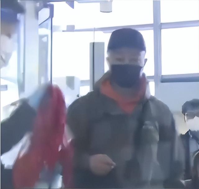中国旅客入境日本被发红色挂件？游客讲述日本成田机场通关经过