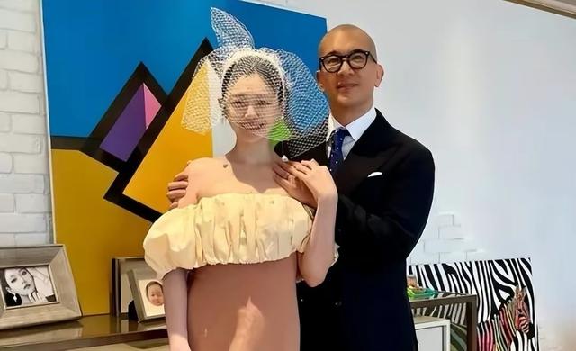 具俊晔新加坡演出翻车！选曲太老跳舞费劲，现场嘘声一片