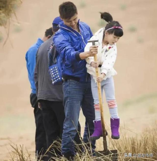 田亮女儿田雨橙参加新加坡网球冠军赛，首战告捷