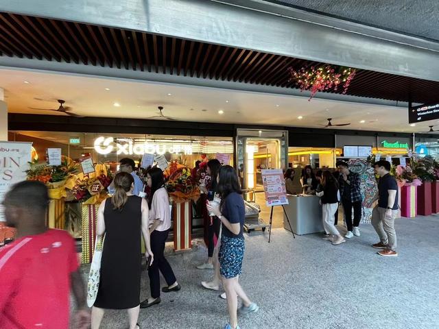 呷哺呷哺“出海”，和海底捞一样先进新加坡
