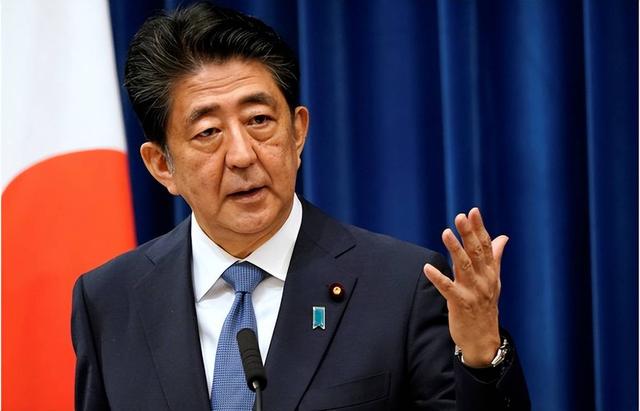 日本首相平均任期2年，为什么安倍晋三能当9年，背景有多强大？