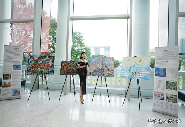 当代艺术家王一涵在新加坡维多利亚音乐厅开展啦