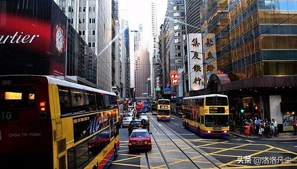 网红在香港讲普通话，被多收费、翻白眼！再看新加坡对中国态度