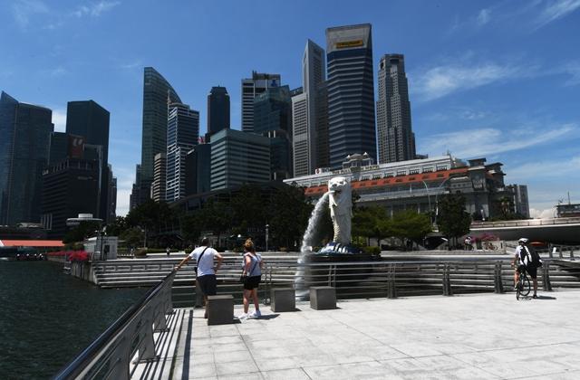 约会也不忘聊通胀！新加坡给穷人发钱、让富人增税应对涨价