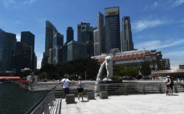 新加坡给穷人发钱让富人增税，为应对通膨，采取了劫富济贫的方式