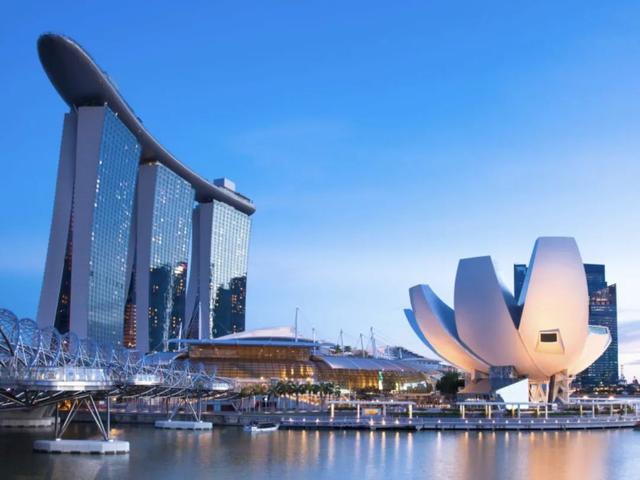 人才和富豪蜂拥而至，新加坡太香了，PR申请会越往后越难！