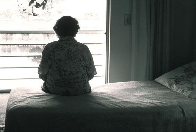 新加坡独居老人家中变腐尸，儿女三年才探望一次