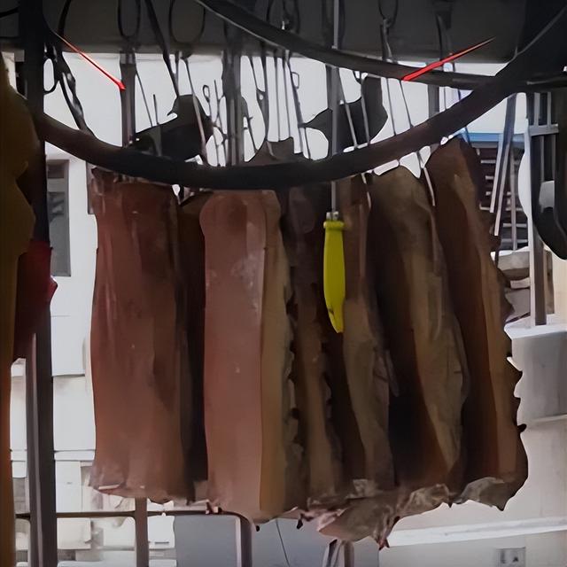 新加坡餐厅太接地气，露天晒猪皮！敢吃吗？