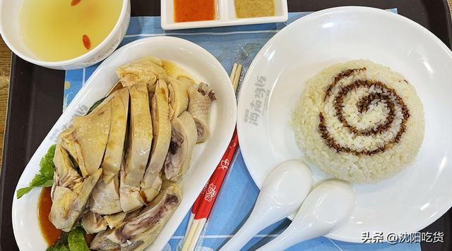 海南人带到新加坡的美食，有鸡汤香气的米饭，真香