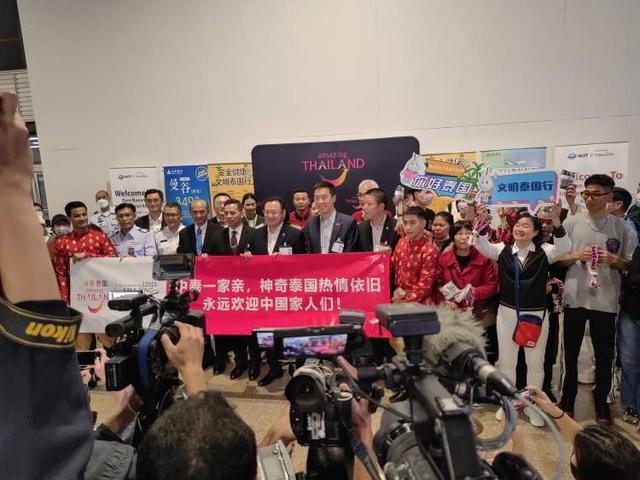 中国出境团队游试点恢复，首批游客抵达泰国曼谷！