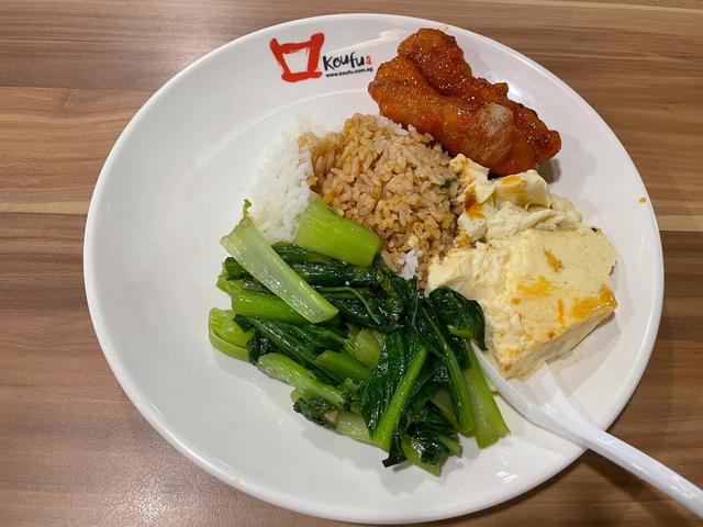 在新加坡自己煮还是出去吃便宜
