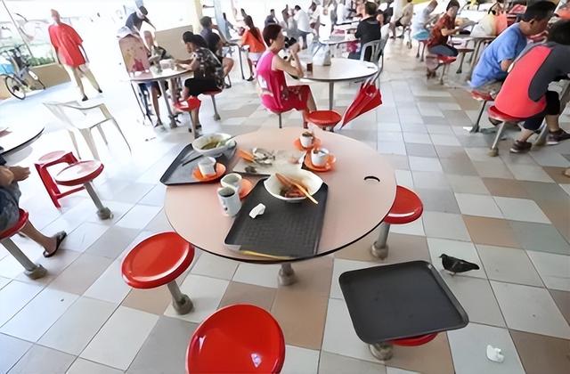 新加坡小贩在托盘上咒骂“谁拿死全家”，网友：谁还敢来吃饭？
