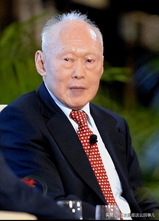 新加坡共和国的首任总理李光耀的传奇一生