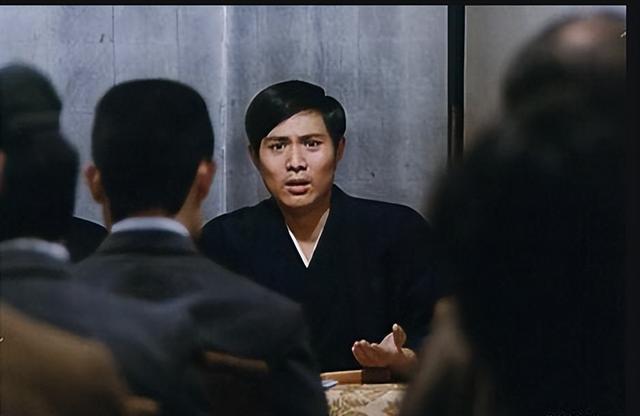 以《围棋》为例，探讨在日本电影中，以自我发现为幌子的叙事特点