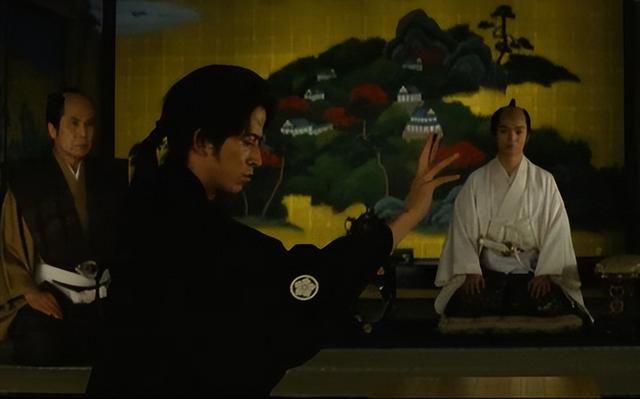 以《围棋》为例，探讨在日本电影中，以自我发现为幌子的叙事特点
