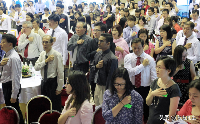 网红在香港讲普通话，被多收费、翻白眼！再看新加坡对中国态度