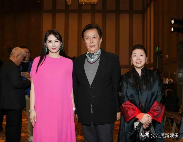 大瓜！知名女星曝唐国强美国过元宵节，移民风波或已成实锤