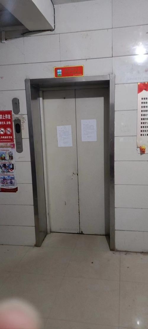 ​大连旅顺口区新加坡花园高层电梯年前故障停运，过完年还未修好