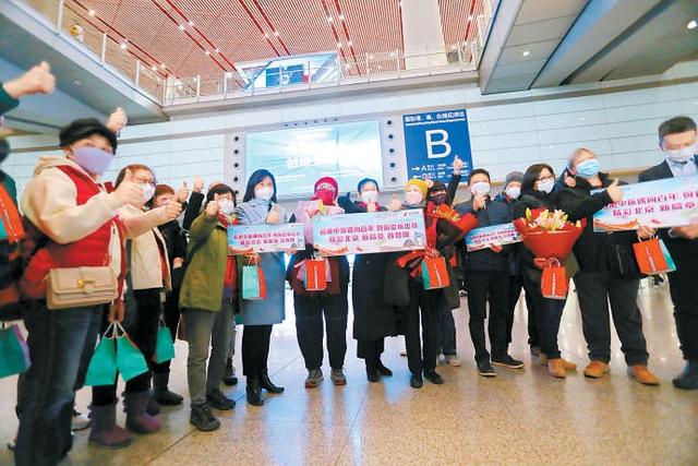 香港赴北京首发团抵京，出境游北京首发团落地新加坡