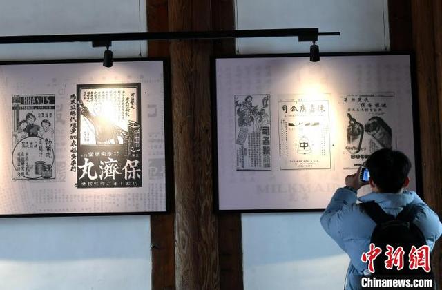 福州：“无限江山笔底收——新加坡早期中文报业与星闽记忆”展览吸引参观者