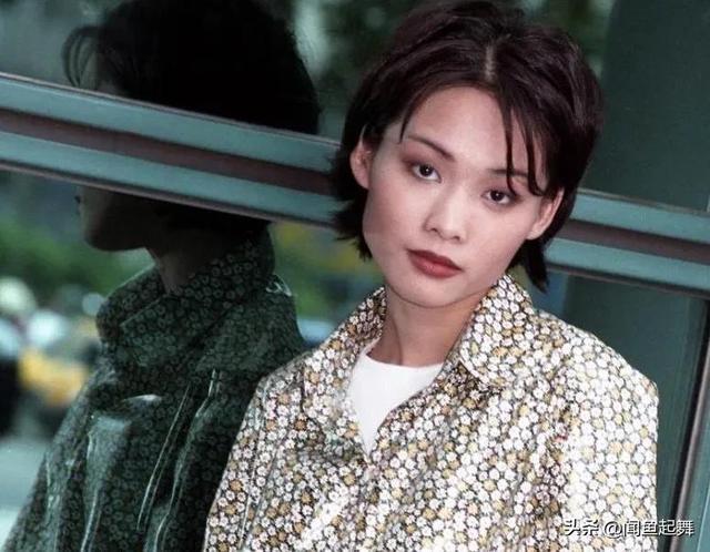 曾苦恋“新加坡李宗盛”，疑精神分裂退出歌坛20年，48岁再复出