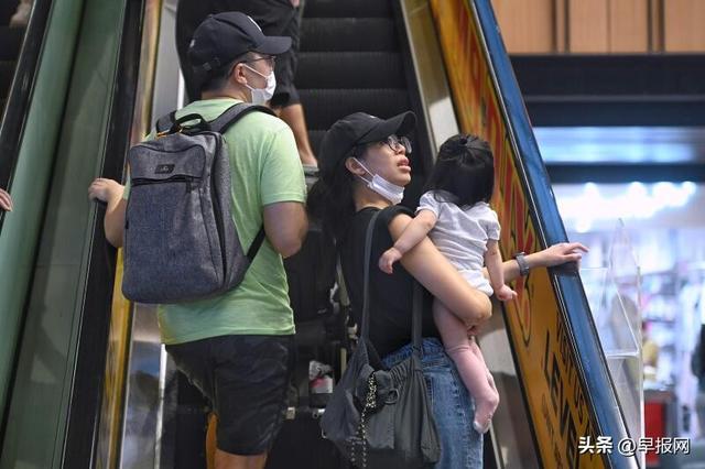 新加坡催生大礼包：婴儿花红再加码 父亲带薪陪产一个月！