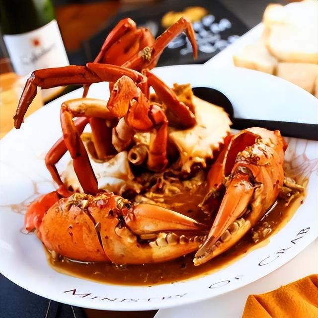 新加坡妹纸吐槽煮炒摊点“多送”螃蟹，却被剥夺用餐权！