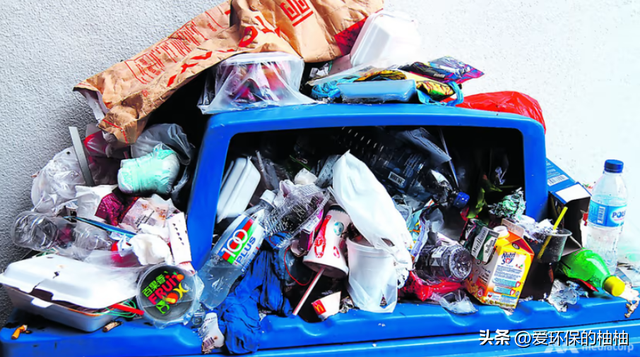 新加坡：从免费的折叠回收箱到饮料容器的可退还押金