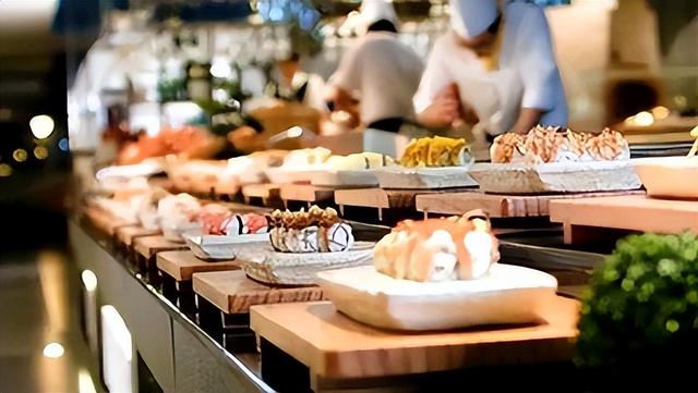 在新加坡吃自助餐有多宝眼福，现场分食巨大金枪鱼！超震撼！